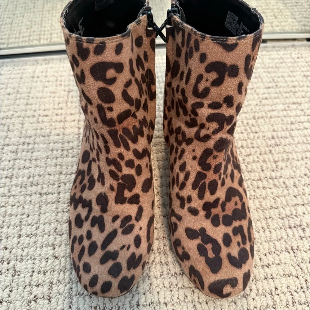 TIME AND TRU | Leopard Print Ankle Heeled Boots size 8